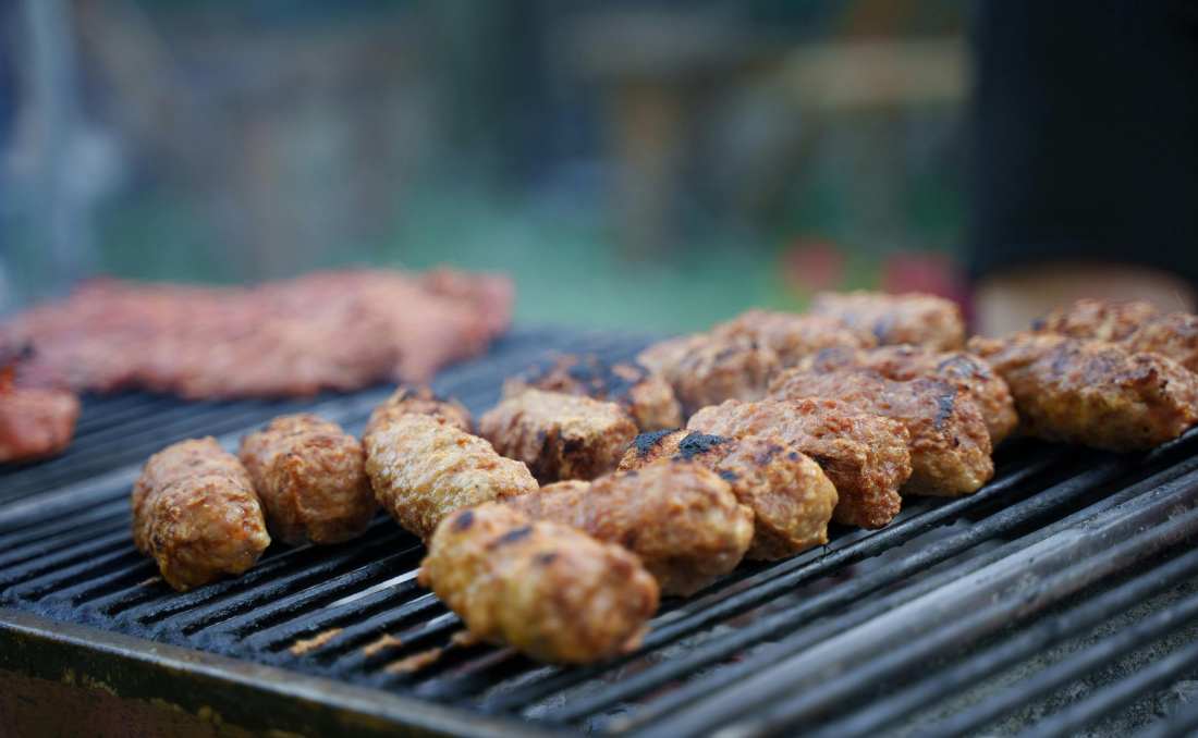 Ćevapi na ro&scaron;tilju.