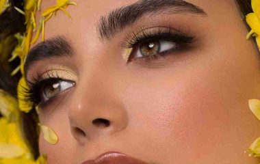 Model sa smokey eye šminkom i istaknutim ajlajnerom.